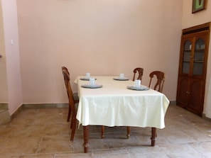 Dining - Three Palms (Ibadan)