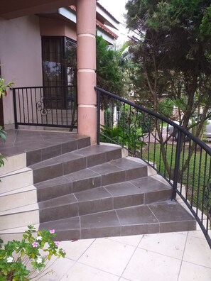 Unclassified image, 2 of 29, button - Three Palms (Ibadan)
