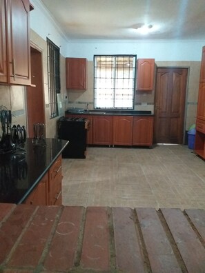 Family House, 4 Bedrooms | Private kitchen | Fridge, microwave, oven, stovetop