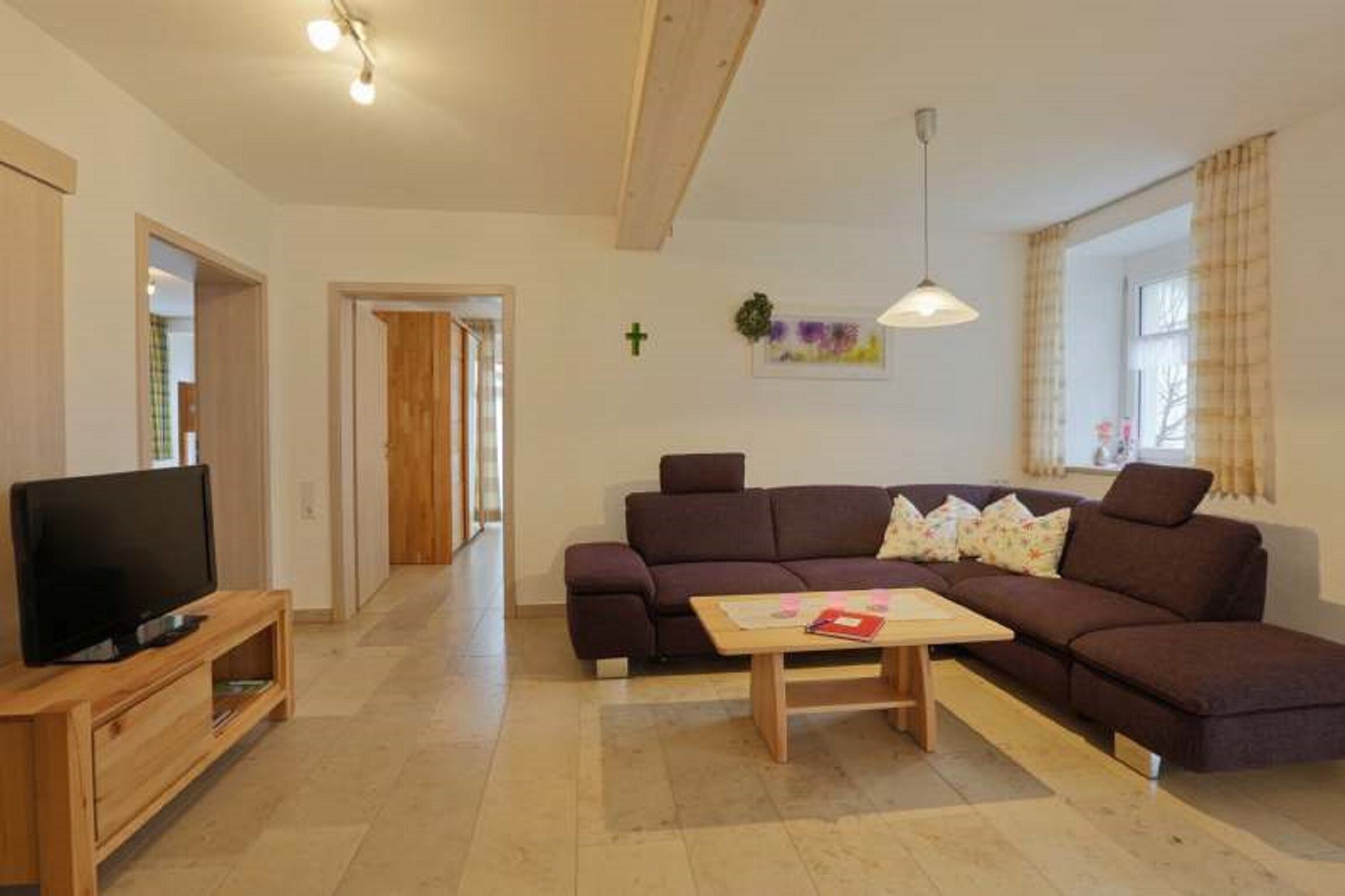 Ferienwohnung Frankenjura - Barrierefrei mit Terrasse-Wohnbereich FeWo Frankenjura - Barrierefrei