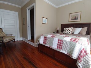 Standard Room, 1 Queen Bed (Pullman Room 214)