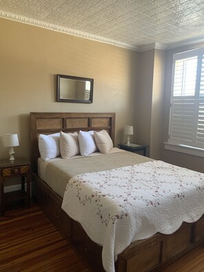 Standard Room, 1 Queen Bed (Deluxe Pullman 206)