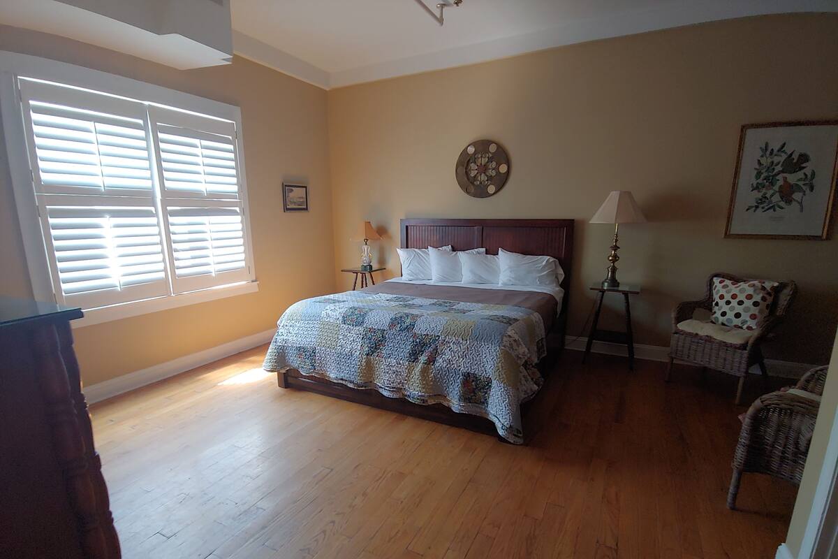 Standard Room, 1 King Bed (Deluxe Pullman 203)