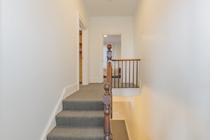 Interior - 4 Bedroom House - Hobart CBD - Free Parking - Free Wifi (Hobart)