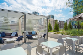Sundeck at Level Chicago – Old Town