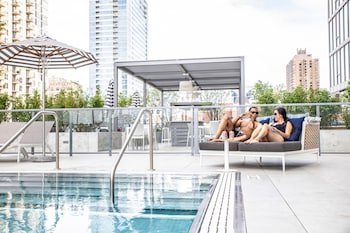 Seasonal outdoor pool, open 7:00 AM to 10:00 PM, pool umbrellas at Level Chicago – Old Town