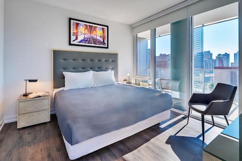 Ropa de cama de alta calidad y camas con pillow-top