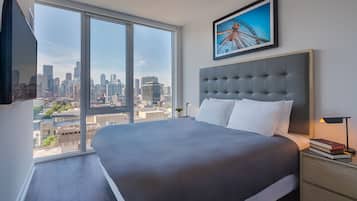 Premium-sengetøj, senge med topmadrasser, pengeskab på værelset