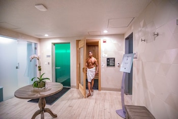 Spa at Level Chicago – Old Town