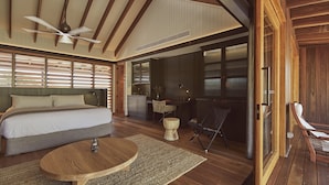 ห้องลักซ์ชัวรี่สวีท (Outback Suite) | เครื่องนอนระดับพรีเมียม, มินิบาร์ฟรีบางอย่าง, โต๊ะทำงาน