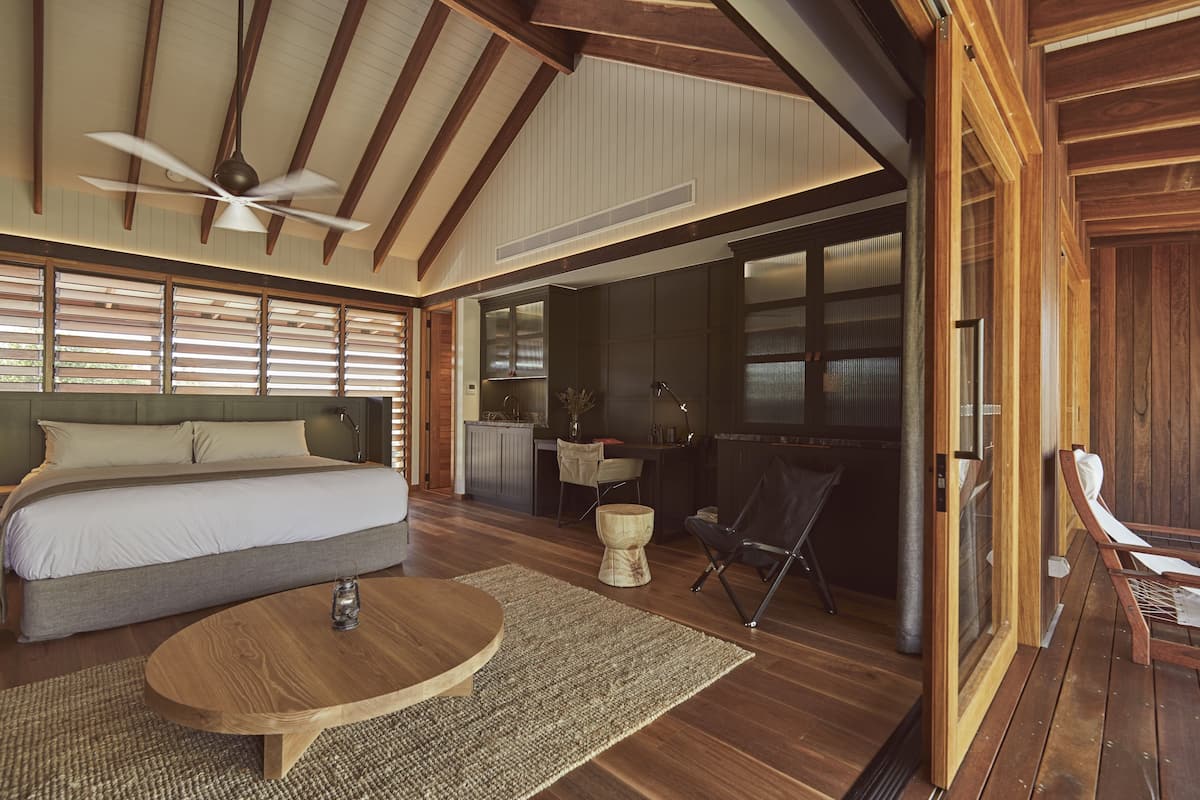 Luxe suite (Outback Suite) | 1 slaapkamer, luxe beddengoed, een minibar met enkele gratis items
