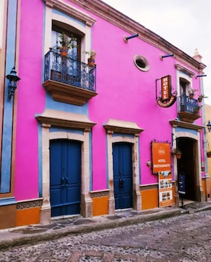 Fachada de la propiedad