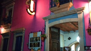 Fachada del alojamiento - Noche