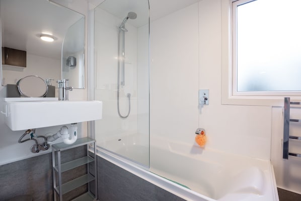 Superior-Studio, 1 King-Bett, Gartenblick | Badezimmer