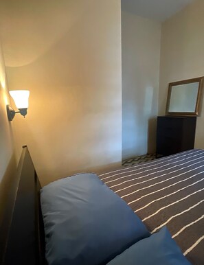 2 عدّة غرف نوم وواي فاي مجانًا وملاءات أسرّة