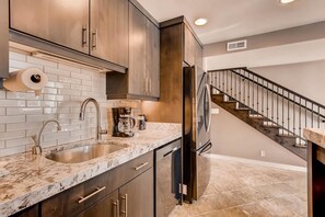 Condo, 2 Bedrooms | Dapur peribadi