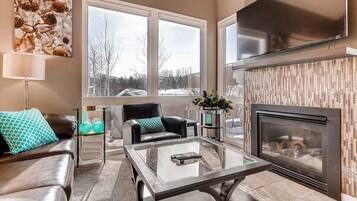 Kondominium, 2 kamar tidur | Ruang keluarga