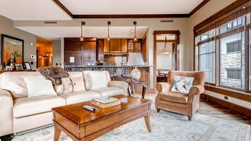 Condo, 3 habitaciones | Sala de estar