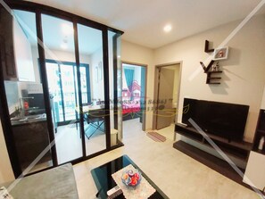 Studio (B) | Olohuone | Taulutelevisio