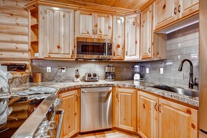 Condo, 1 Bedroom | Private kitchen