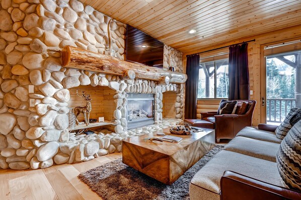 Condo, 1 Bedroom | Living room