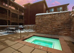 Huoneisto, 2 makuuhuonetta | Uima-allas | Ulkouima-allas