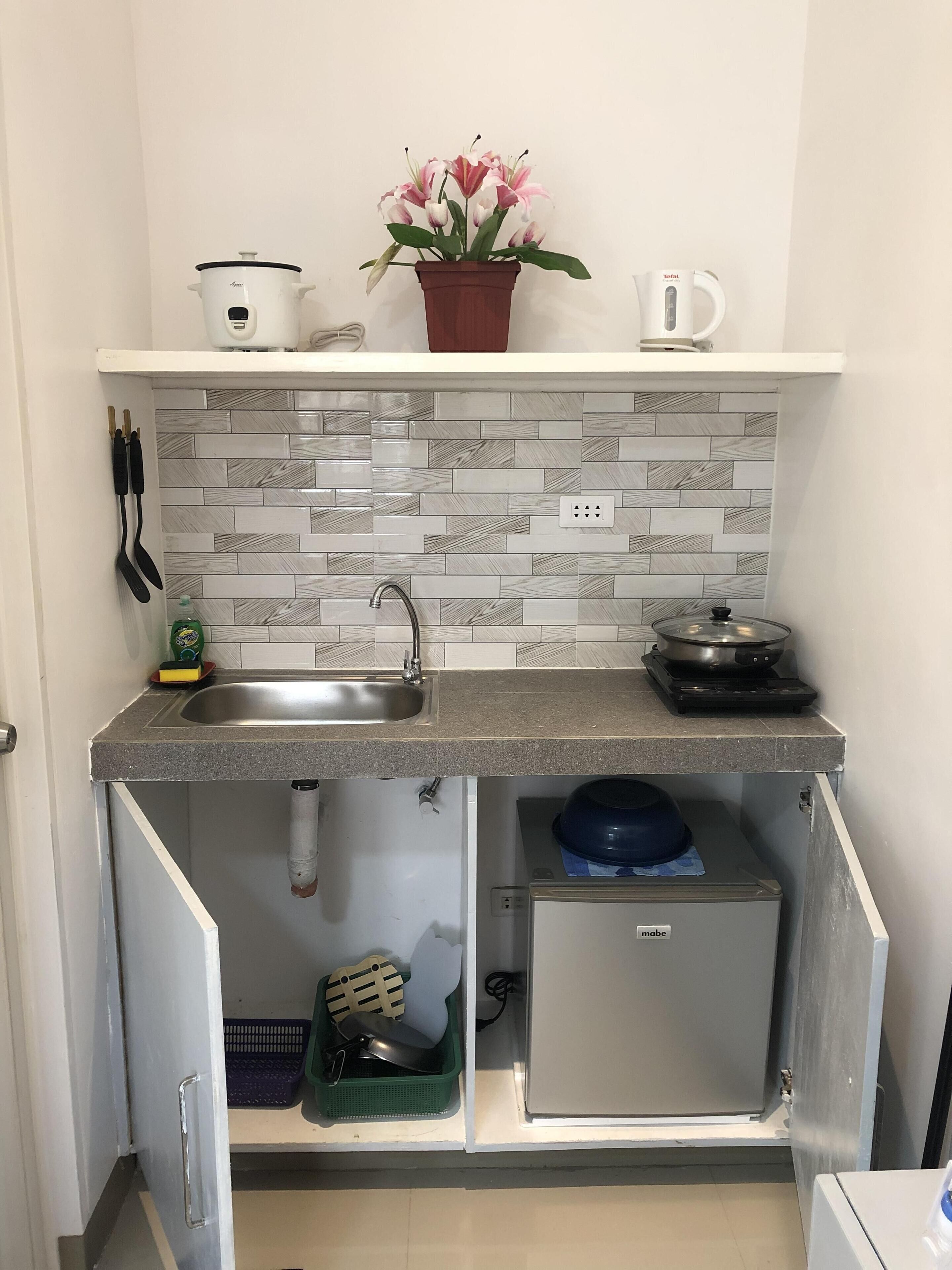 Réfrigérateur, plaque de cuisson, lave-vaisselle, bouilloire électrique