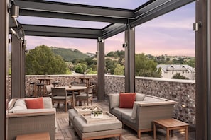 2 bars/lounges, wine bar, rooftop bar - The Piccolo at Paso Robles Inn (Paso Robles)
