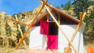 Family Cabin, Shared Bathroom (2) | Down comforters, bed sheets