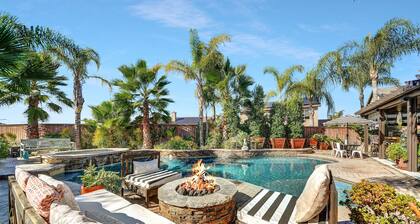 HUGE Luxury Home..LARGE SALT WATER POOL&SPA.15 min to wineries.