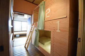 Quadruple Room | Desk, free WiFi, bed sheets - Guest House Bed&Bicycle (Kashiwara)