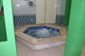 Indoor spa tub