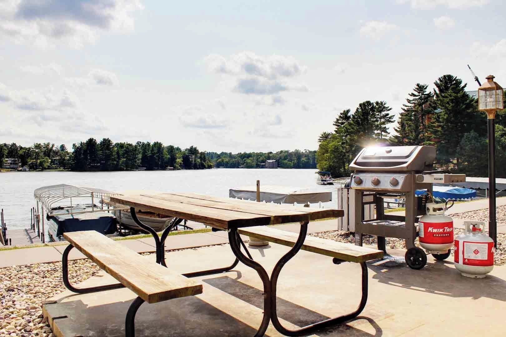 Light House Cove 205 on Lake Delton Midweek Special Buy 2 get 1 Free