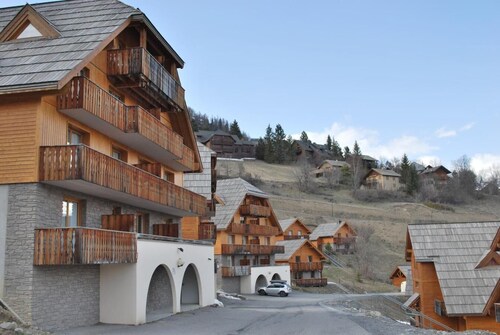 Chalet, Rez-de-chaussée, terrasse, cheminée ou poêle à bois, parking, télévision, casier à ski, 44m²