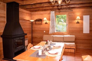 Dining - Chalet, Ground floor, terrace, fireplace or stove, parking, tv, ski locker, 44m², Pra Loup (Uvernet-Fours)
