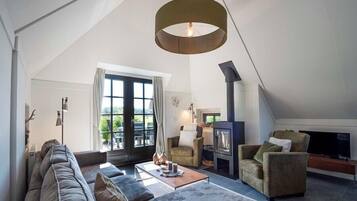 Télévision, cheminée, chaßne hi-fi