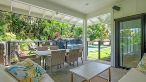 Outdoor dining - House with AC, Theater Room, Pool, Built in speakers (Princeville)