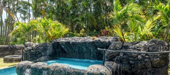 Luxury Home w/ AC, Theater Room, Pool & Sourround sound throughout the house