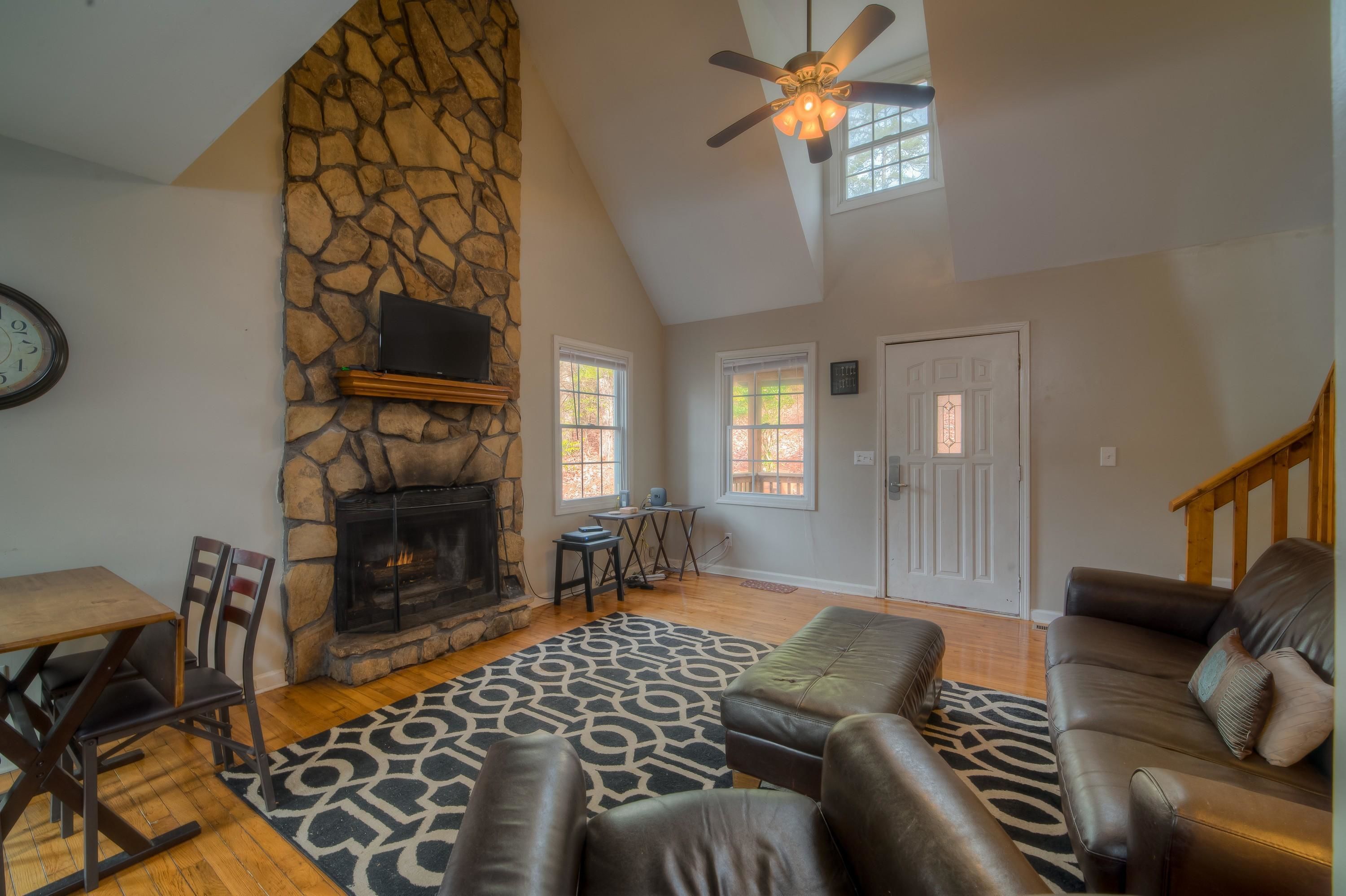 House, 3 Bedrooms | Living room