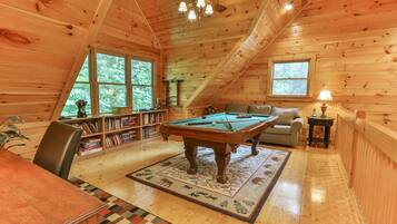 House, 4 Bedrooms | Living room