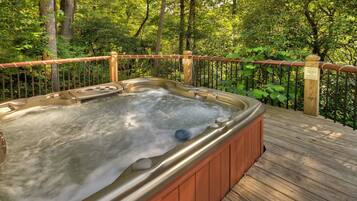 House, 3 Bedrooms | Spa