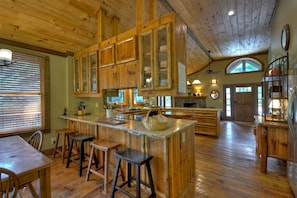 House, 3 Bedrooms | Private kitchen