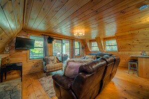 House, 3 Bedrooms | Living room - Fightingtown Fishcamp by Vacasa (Blue Ridge)