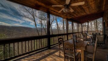 House, 3 Bedrooms | Balcony