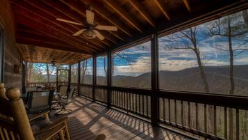 House, 3 Bedrooms | Balcony