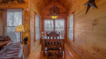 House, 3 Bedrooms | Private kitchen