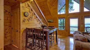 House, 3 Bedrooms | Living room