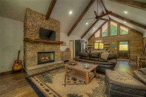 House, 4 Bedrooms | Living room