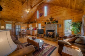 House, 3 Bedrooms | Living room