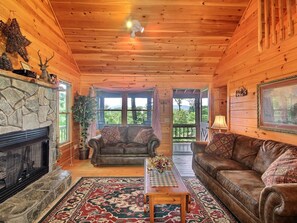 House, 3 Bedrooms | Living room